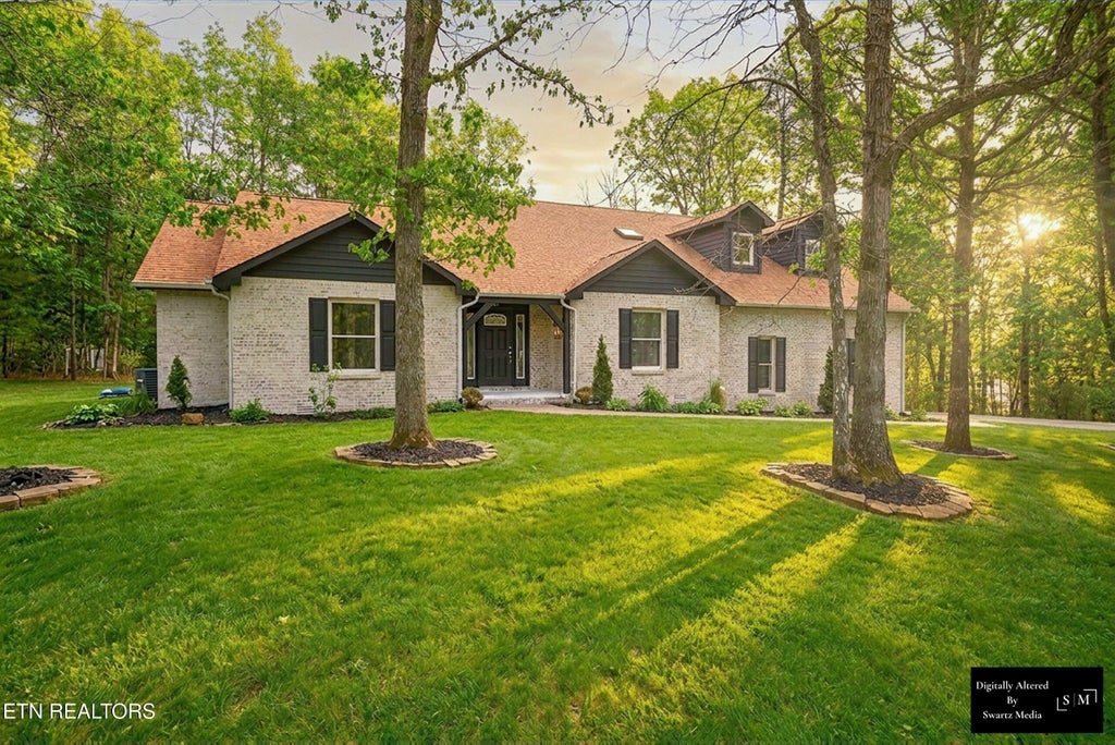 Photo of 204 Meadowview Drive, Crossville, TN 38558 (MLS # 1354192)