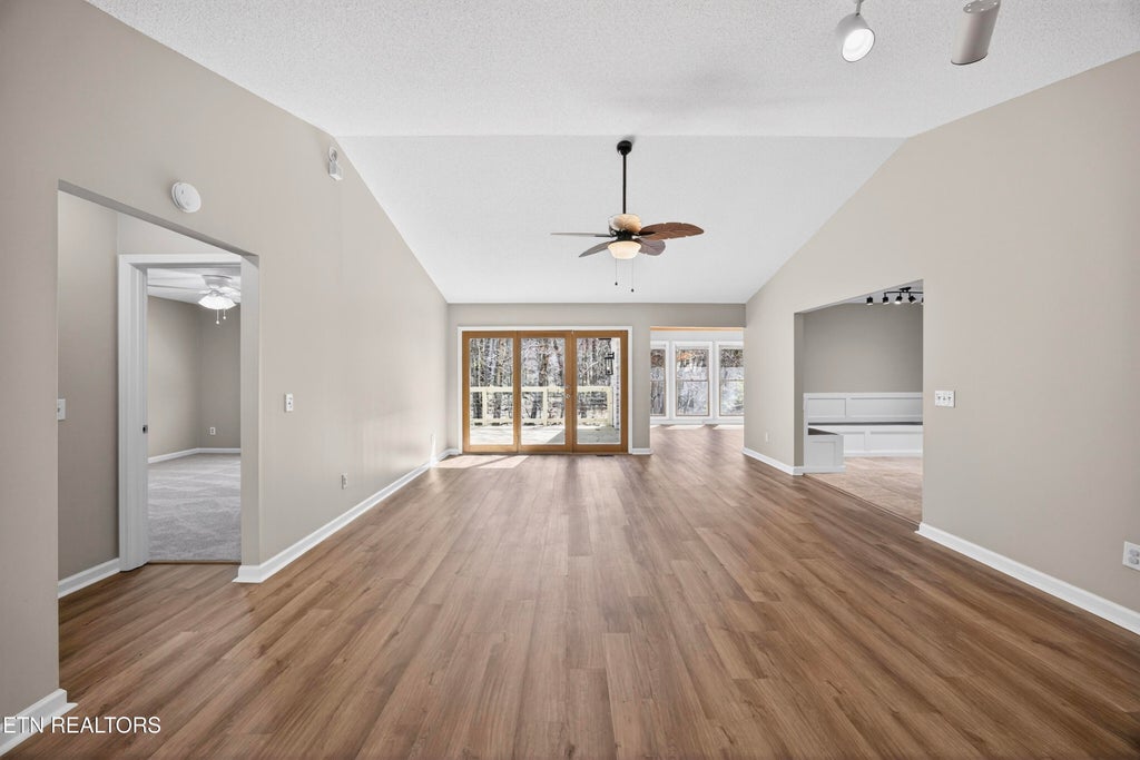 Photo of 204 Meadowview Drive, Crossville, TN 38558 (MLS # 1354192)