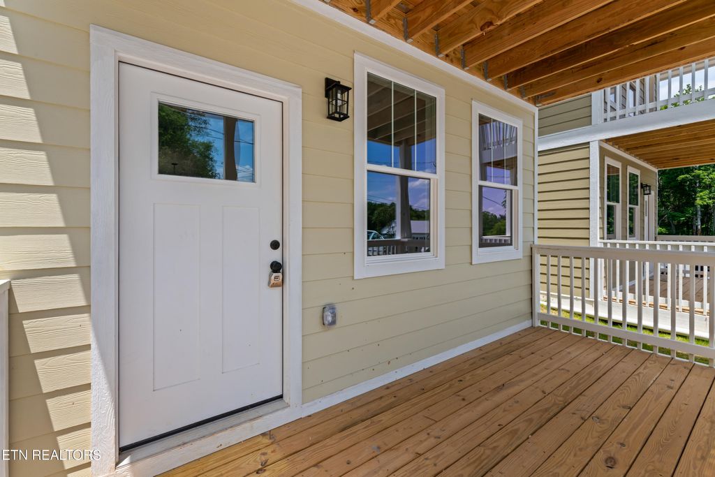 Photo of 174 W Meeting St, Dandridge, TN 37725 (MLS # 1284011)