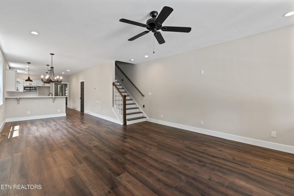 Photo of 174 W Meeting St, Dandridge, TN 37725 (MLS # 1284011)