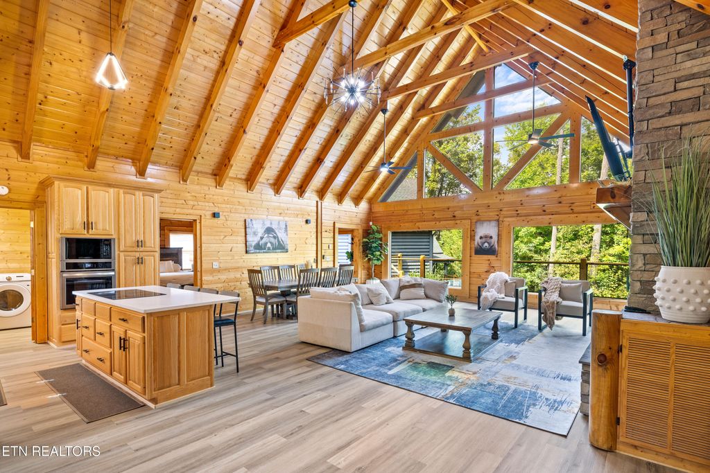 Photo of 2619 Bear Crossing Way, Sevierville, TN 37862 (MLS # 1315745)