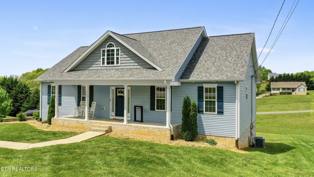 Photo of 4529 Westover Place, Morristown, TN 37813 (MLS # 1298316)