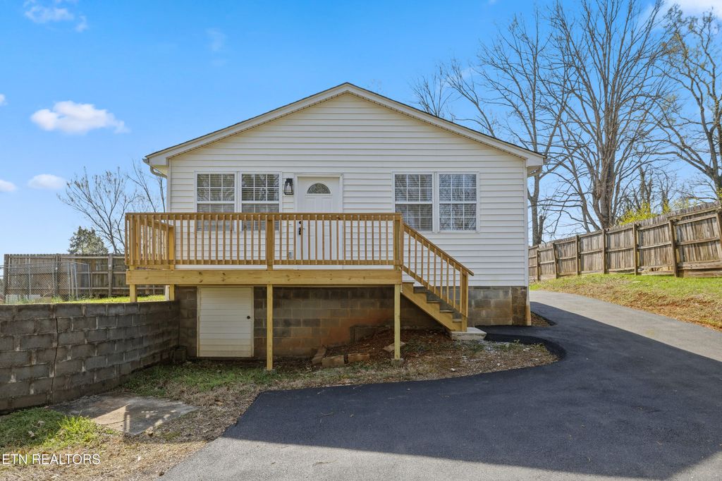 Photo of 4212 Garnet Drive, Knoxville, TN 37919 (MLS # 1333695)