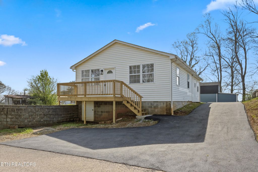 Photo of 4212 Garnet Drive, Knoxville, TN 37919 (MLS # 1333695)