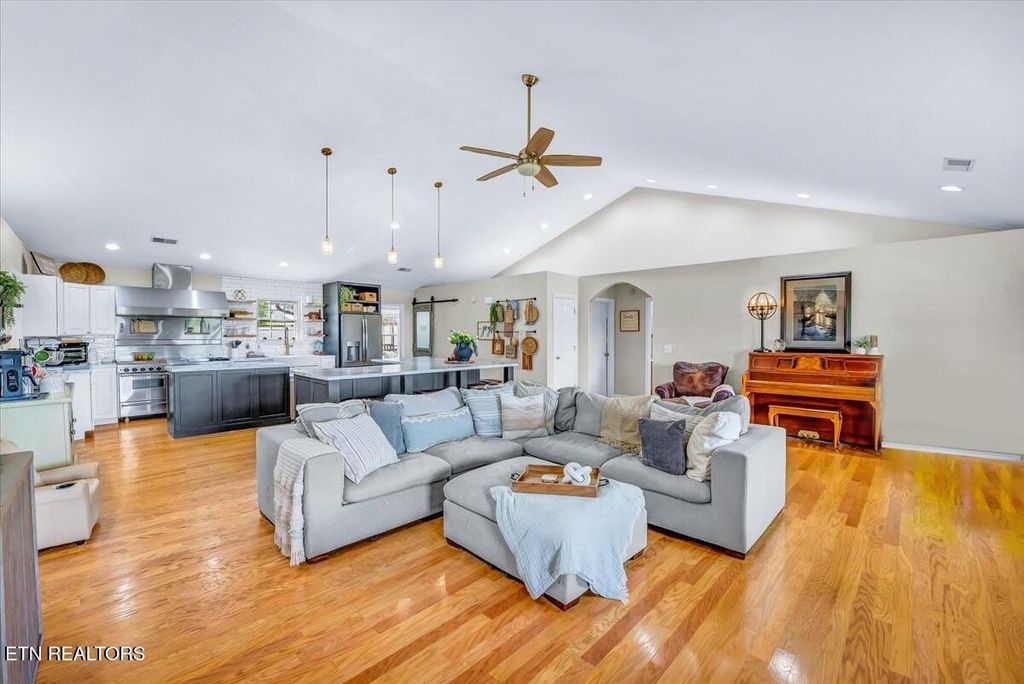 Photo of 2168 Summerfield Lane, Sevierville, TN 37876 (MLS # 1329213)