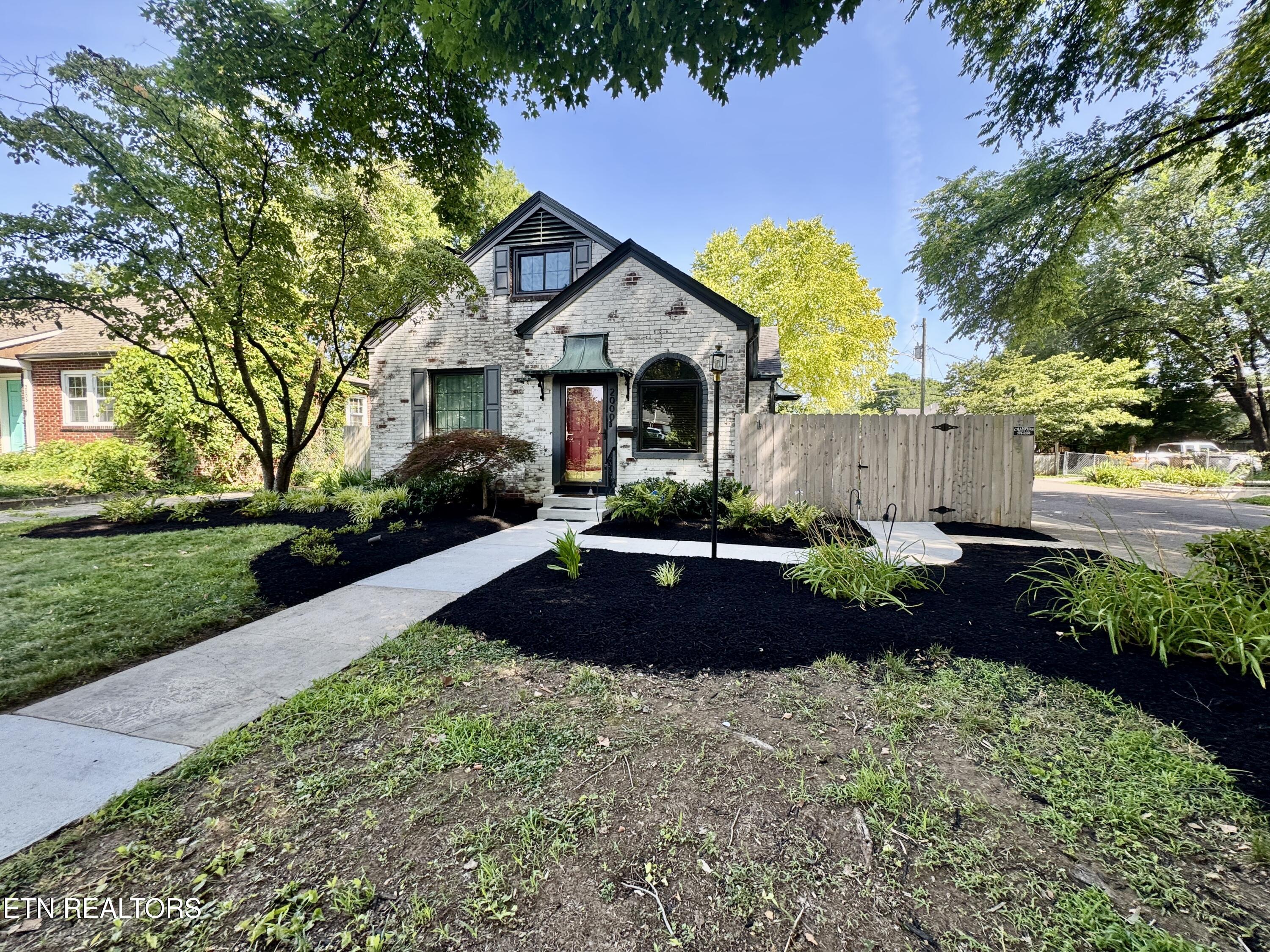 2000 Emoriland Blvd