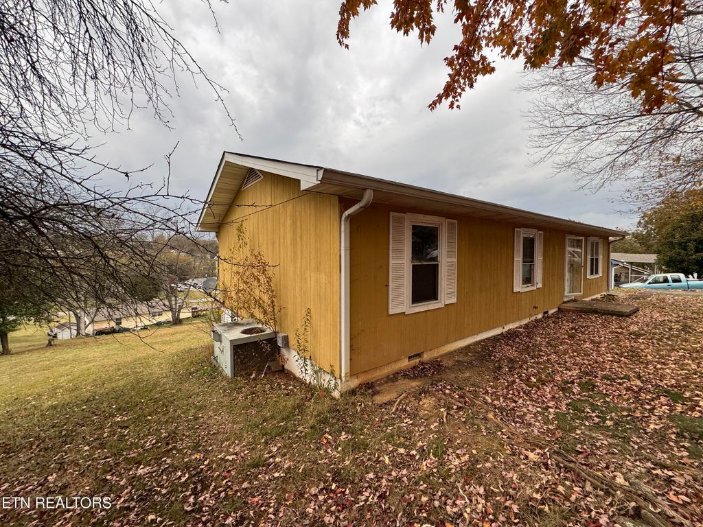 Photo of 421 River Bend Drive, Loudon, TN 37774 (MLS # 1321461)