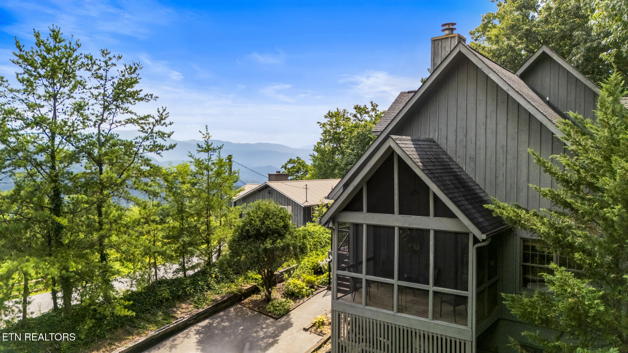 1132 E Foothills Drive