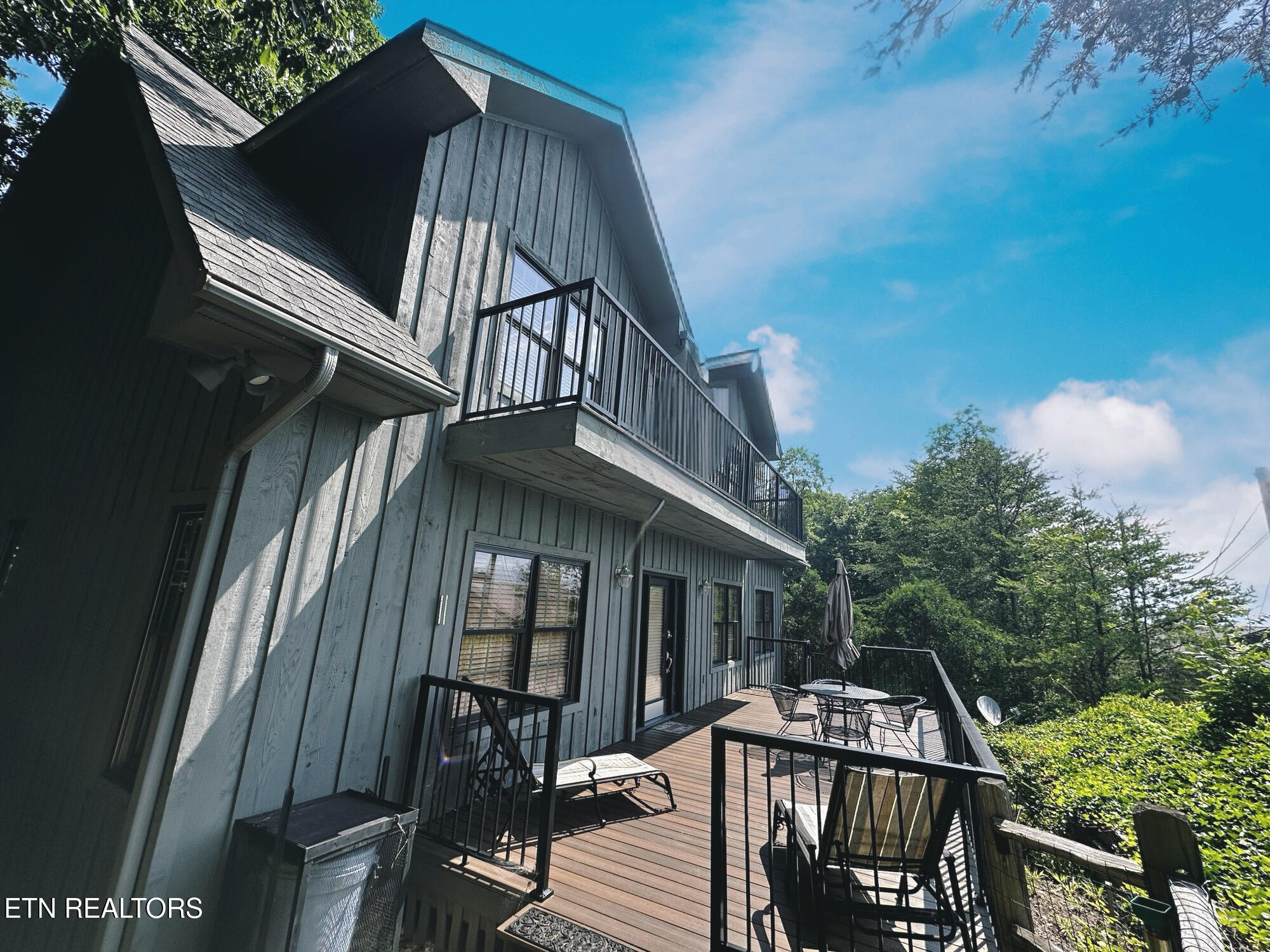 1132 E Foothills Drive