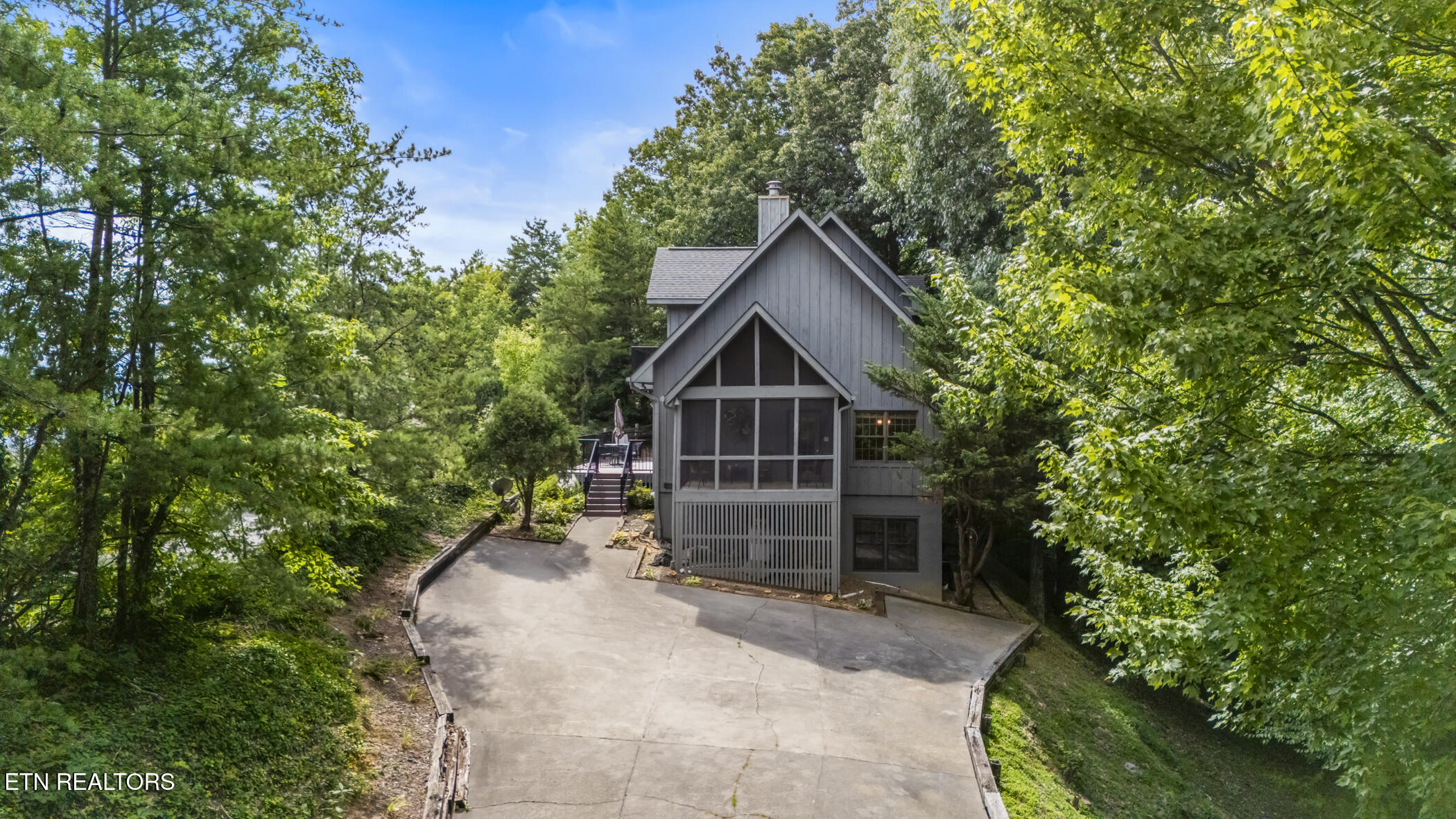 1132 E Foothills Drive