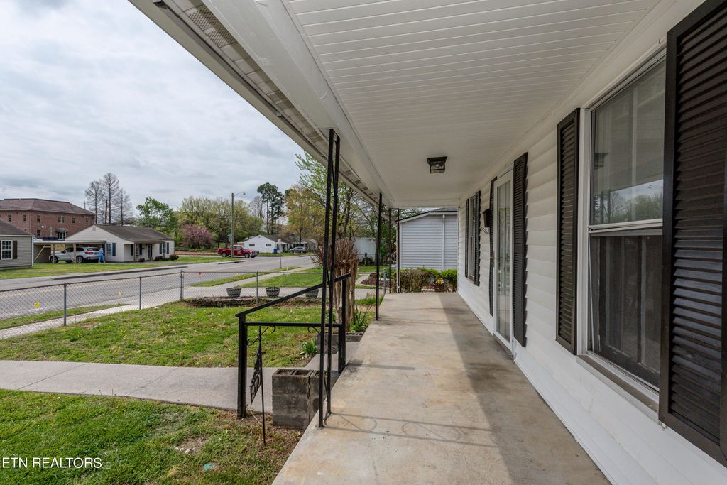Photo of 270 Lindsay St, Alcoa, TN 37701 (MLS # 1257868)