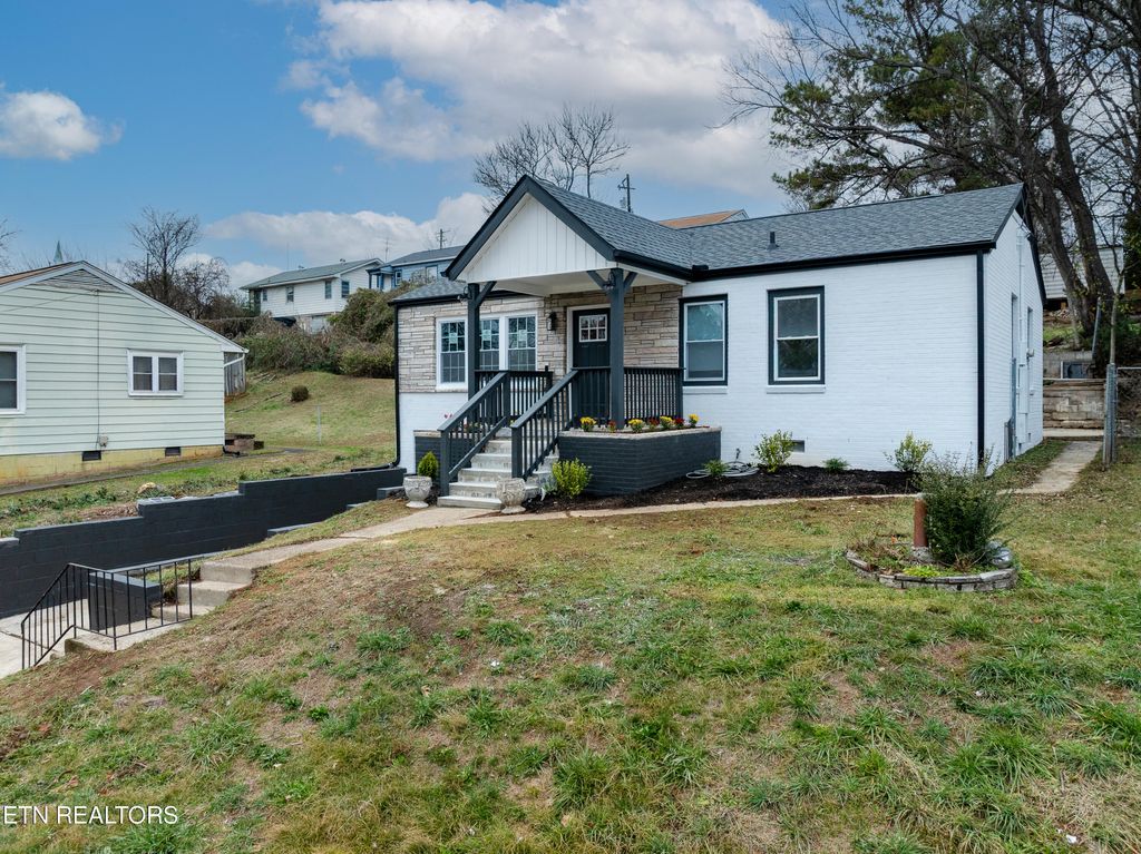 Photo of 2419 Cecil Ave, Knoxville, TN 37917 (MLS # 1323664)