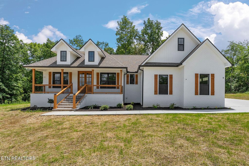 Photo of 4 Riverchase Drive, Crossville, TN 38571 (MLS # 1309462)