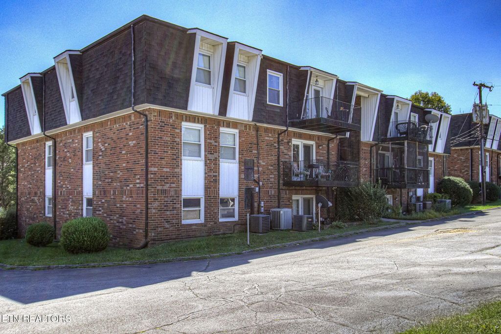 Photo of 1625 Woodrow Dr Dr #402, Knoxville, TN 37918 (MLS # 1317358)