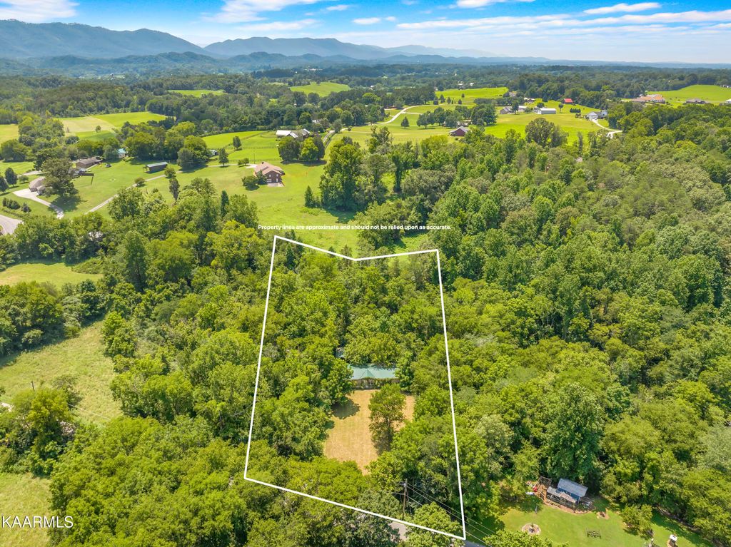 Photo of 612 Prospect Rd, Walland, TN 37886 (MLS # 1234848)