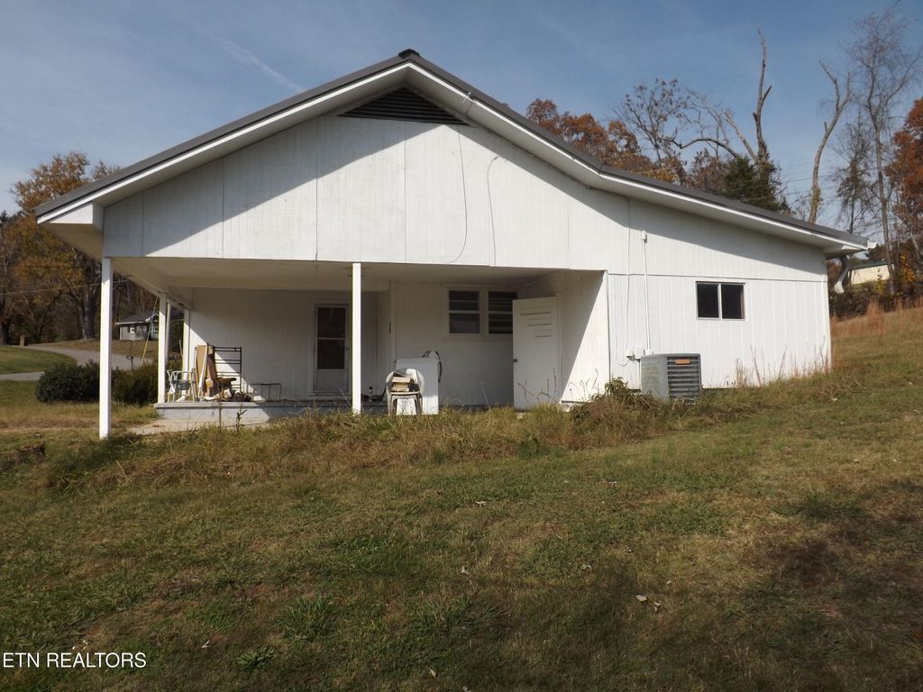 Photo of 1146 Overton Drive, Tazewell, TN 37879 (MLS # 1321437)