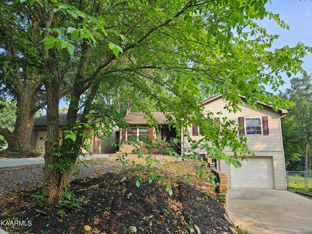 Photo of 1213 Disco Loop Rd, Friendsville, TN 37737 (MLS # 1229292)