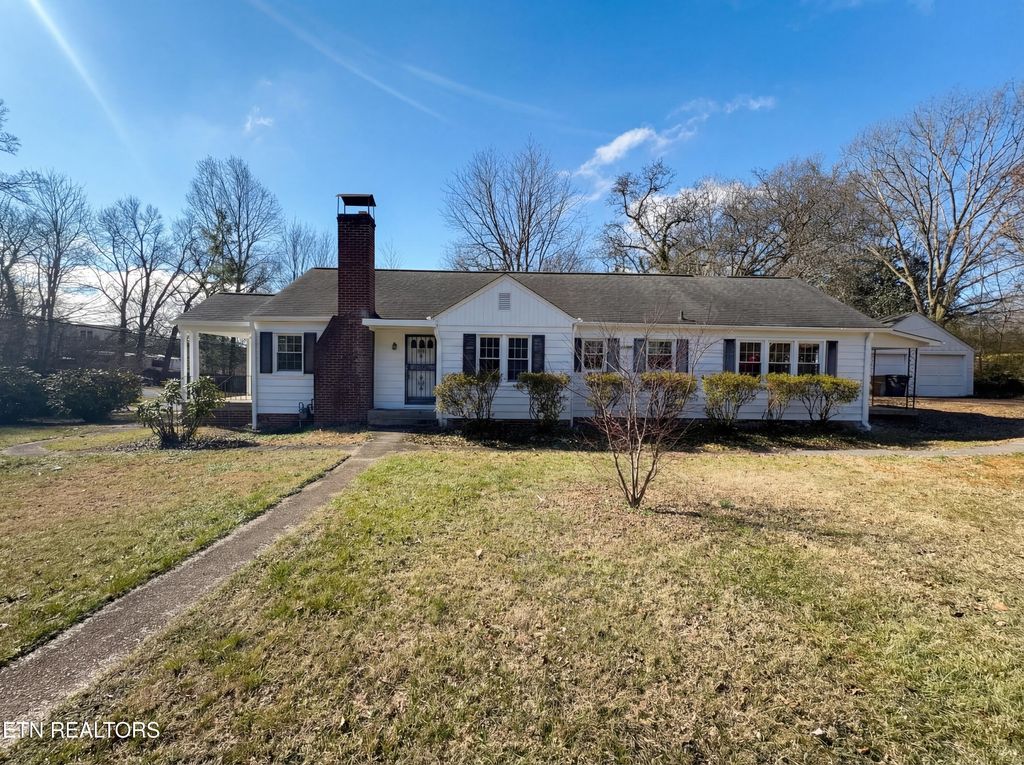 Photo of 5513 Lake Shore Drive, Knoxville, TN 37920 (MLS # 1331173)