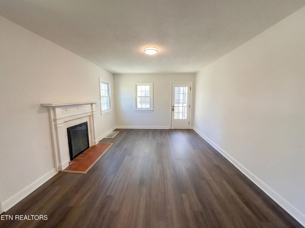 Photo of 5513 Lake Shore Drive, Knoxville, TN 37920 (MLS # 1331173)