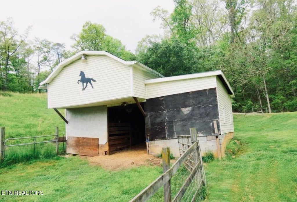 Photo of 1410 Old Chisholm Tr, Dandridge, TN 37725 (MLS # 1356071)