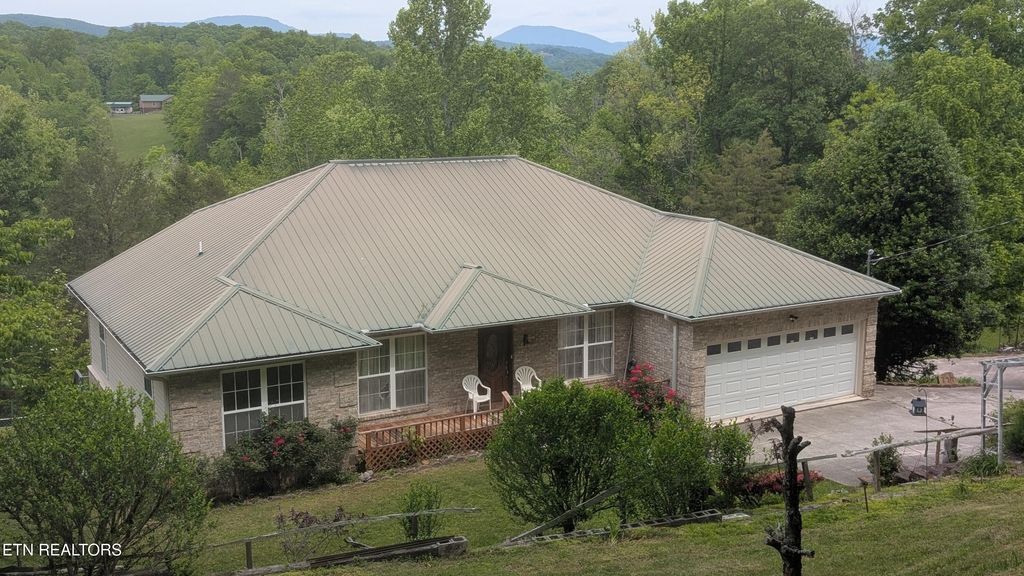 Photo of 777 Poplar Creek Rd, Oliver Springs, TN 37840 (MLS # 1340019)