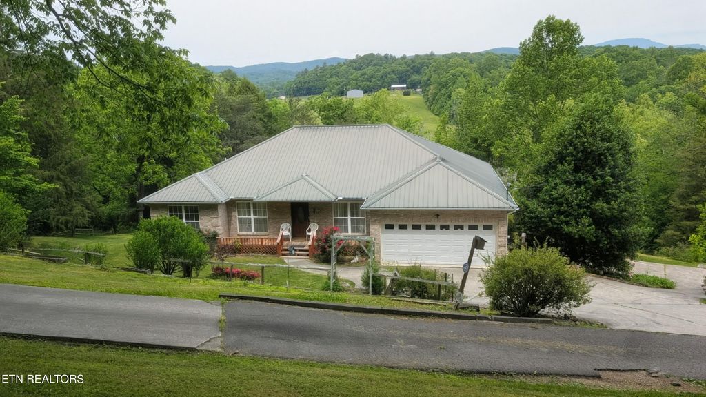 Photo of 777 Poplar Creek Rd, Oliver Springs, TN 37840 (MLS # 1340019)