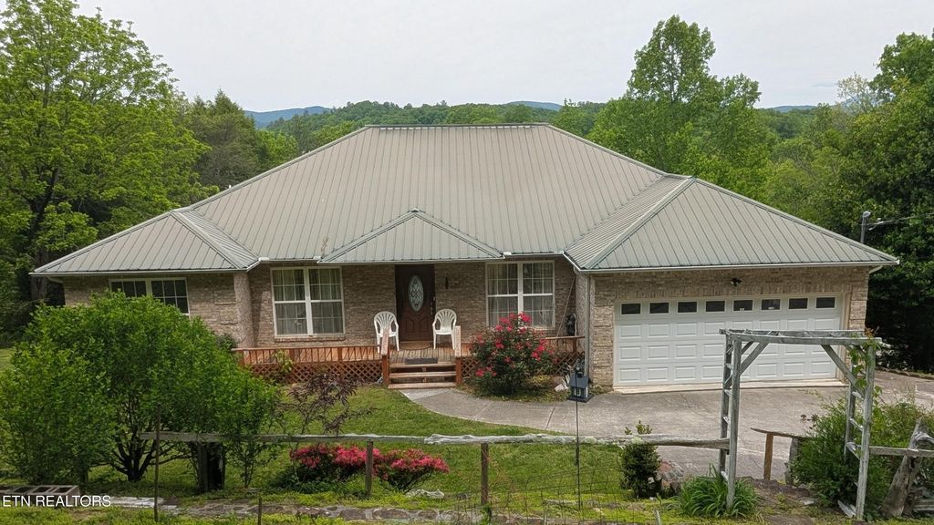 Photo of 777 Poplar Creek Rd, Oliver Springs, TN 37840 (MLS # 1340019)