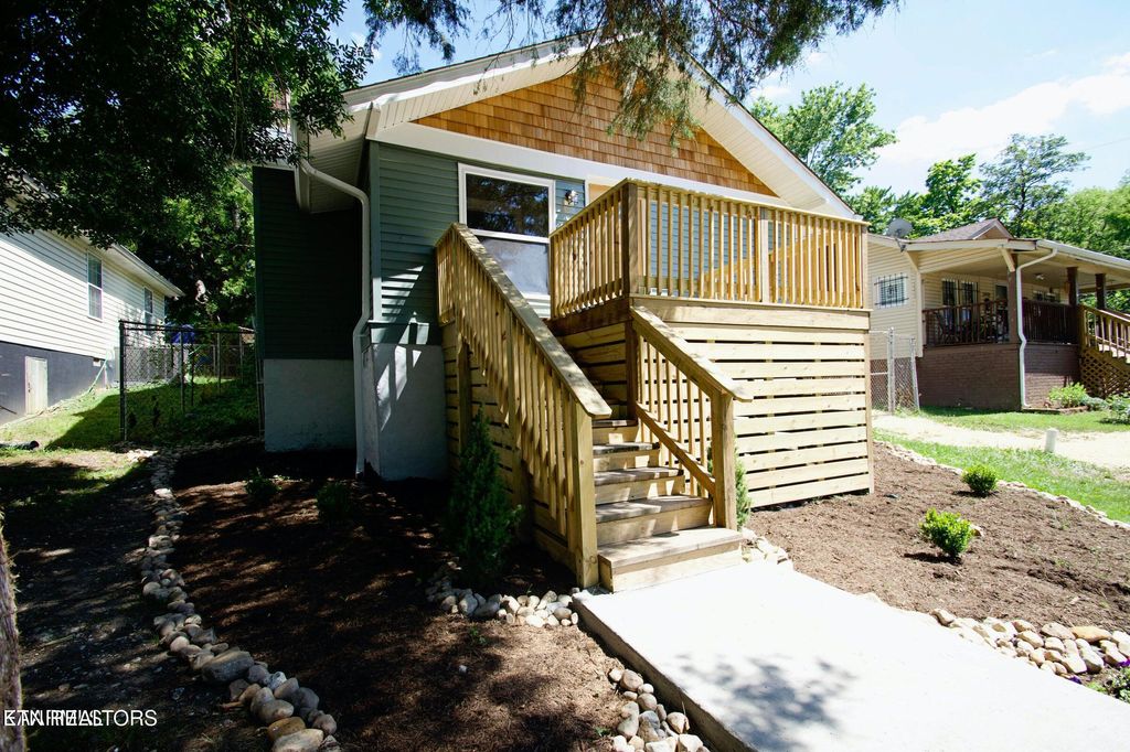 Photo of 2404 Jefferson Ave, Knoxville, TN 37917 (MLS # 1321409)