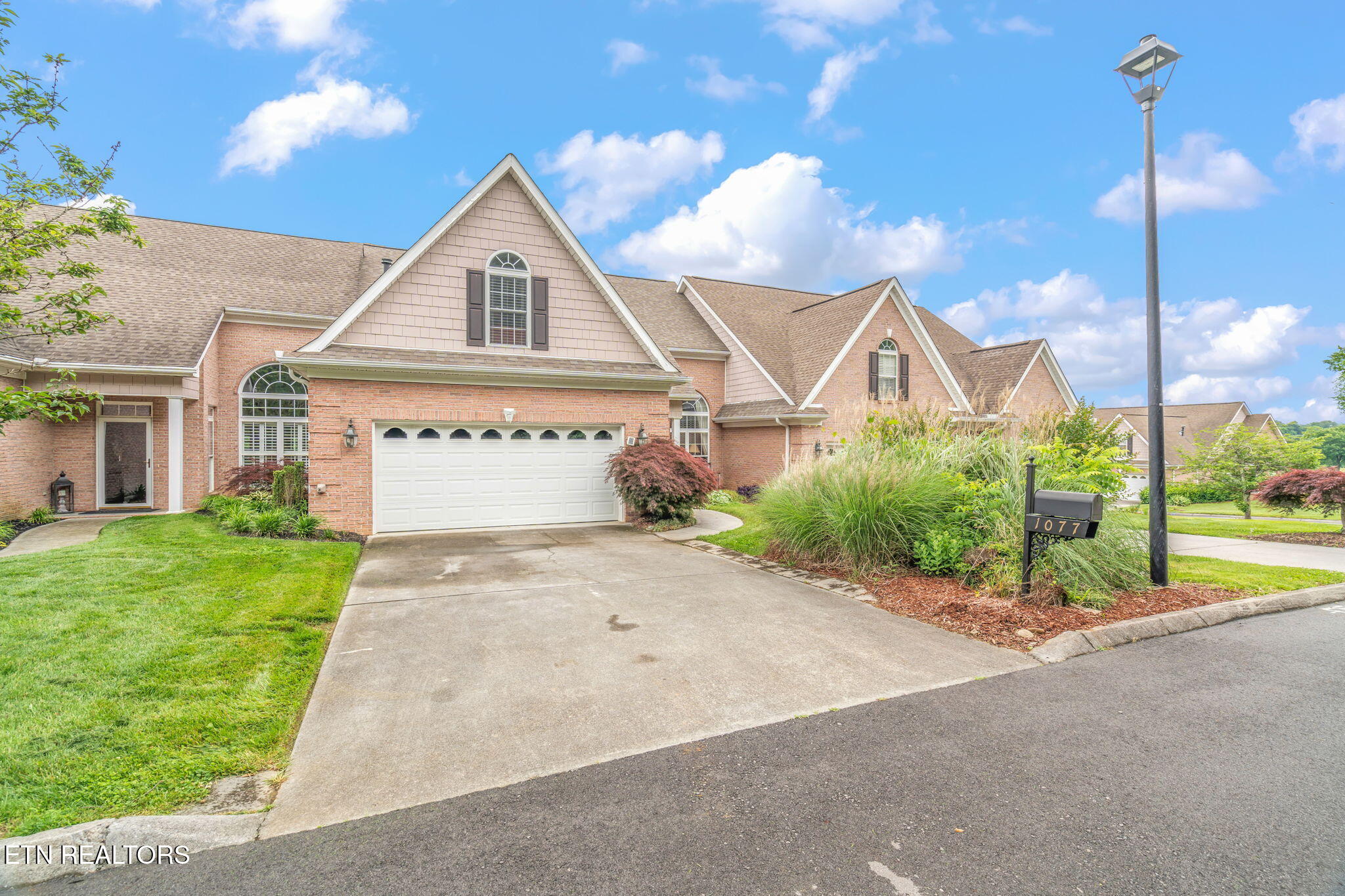 1077 Creekside Village Way