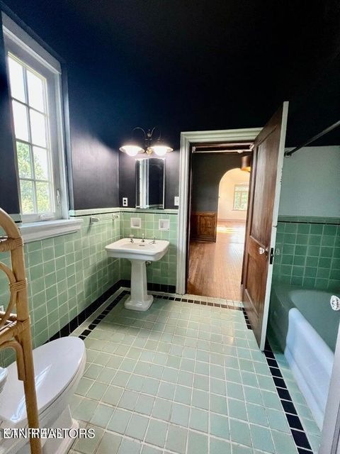 Tiny photo for 3061 Kingston Pike, Knoxville, TN 37919 (MLS # 1338685)