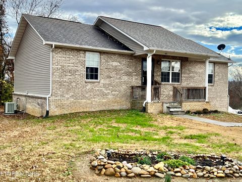 Photo of 845 Quiet Oaks Way, Dandridge, TN 37725 (MLS # 1322999)