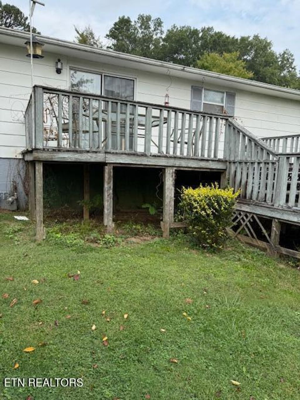 Photo of 414 S Chamberlain Ave, Rockwood, TN 37854 (MLS # 1322257)