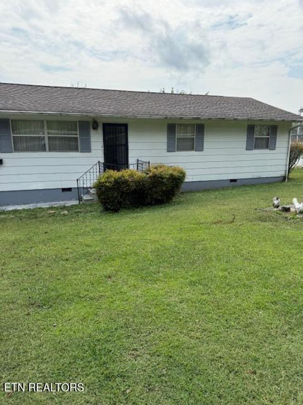 Photo of 414 S Chamberlain Ave, Rockwood, TN 37854 (MLS # 1322257)