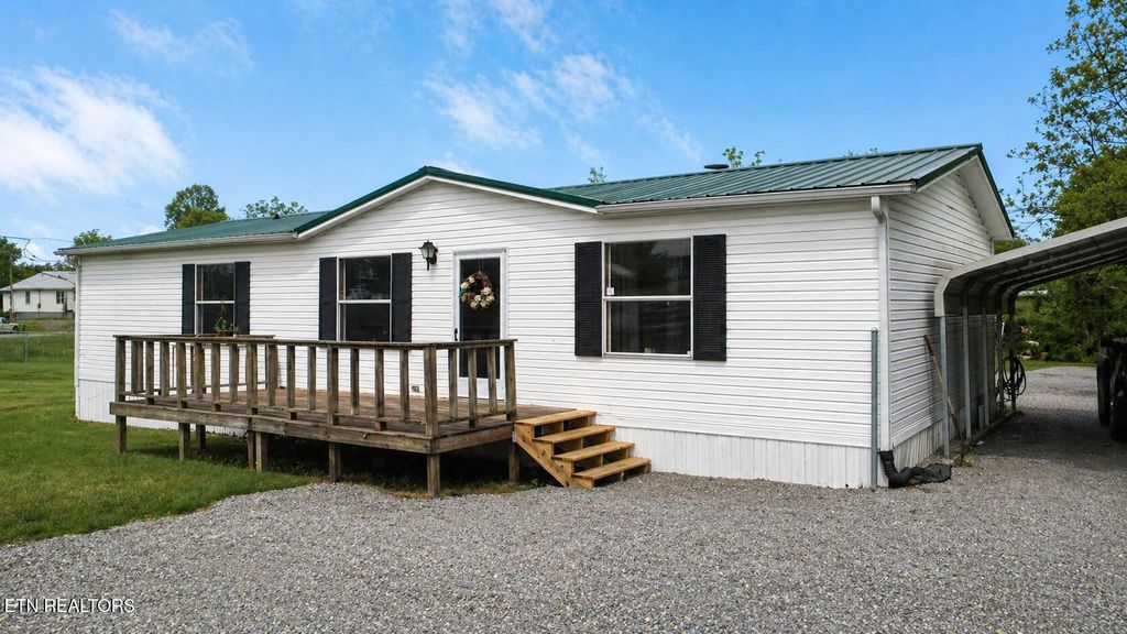 Photo of 115 Queener St, Jacksboro, TN 37757 (MLS # 1338710)