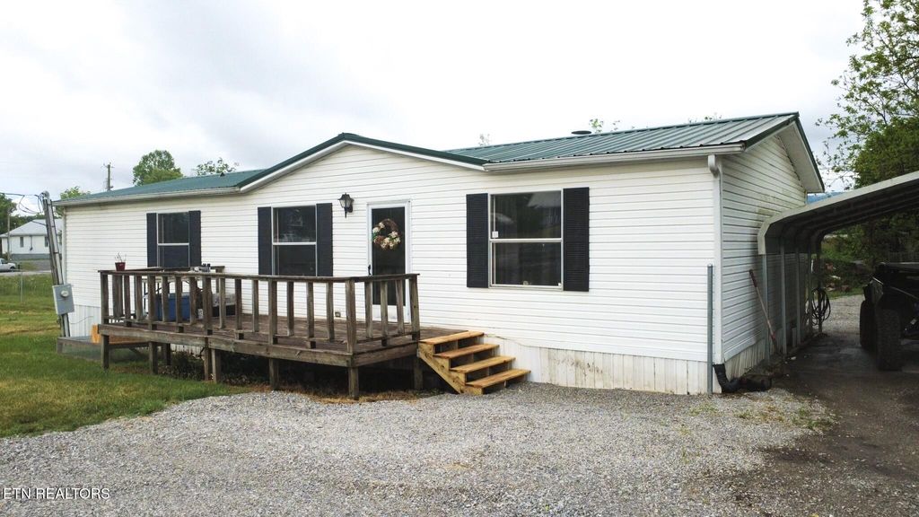 Photo of 115 Queener St, Jacksboro, TN 37757 (MLS # 1338710)