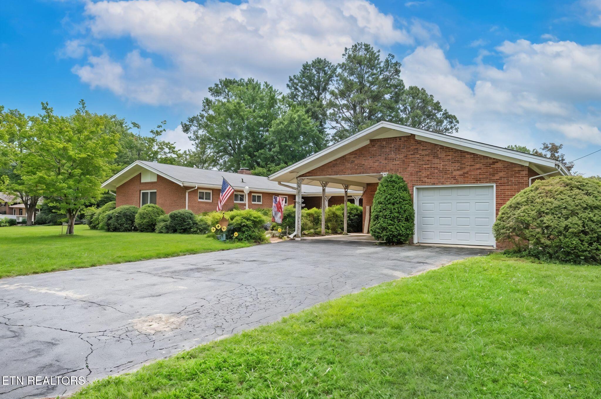 153 Sherwood Ave