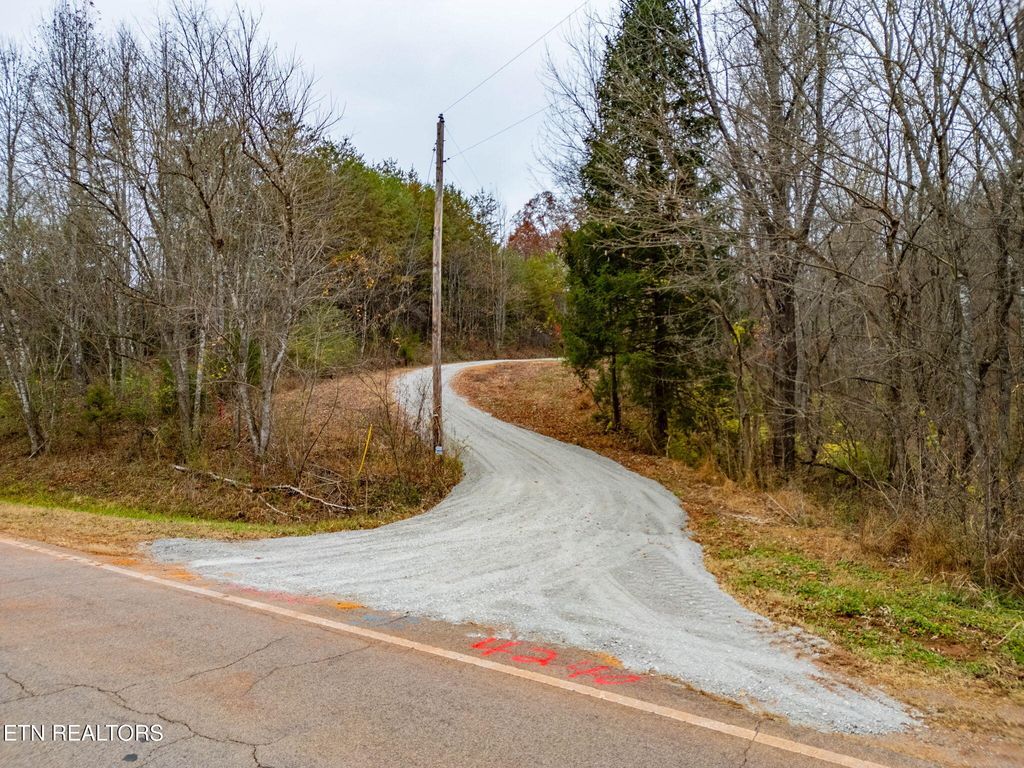 Photo of 4231 Sweetwater Vonore Rd Rd, Sweetwater, TN 37874 (MLS # 1322938)