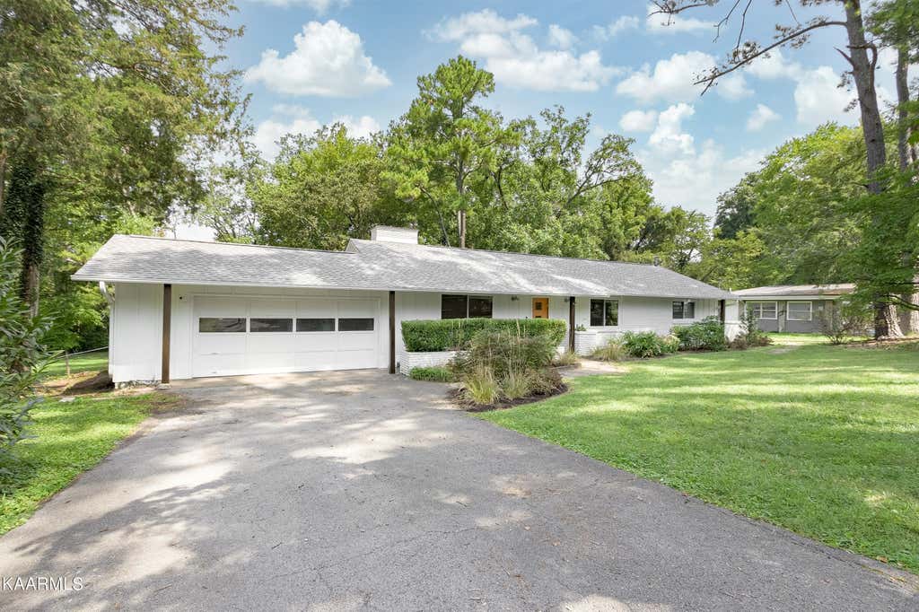 Photo of 6811 Stockton Drive, Knoxville, TN 37909 (MLS # 1237442)
