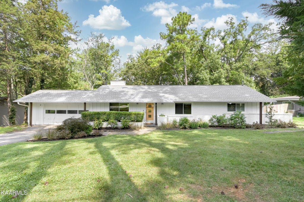 Photo of 6811 Stockton Drive, Knoxville, TN 37909 (MLS # 1237442)