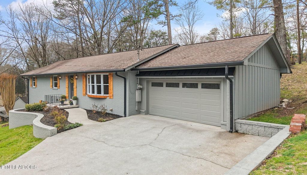 Photo of 5833 Briercliff Rd, Knoxville, TN 37918 (MLS # 1331259)