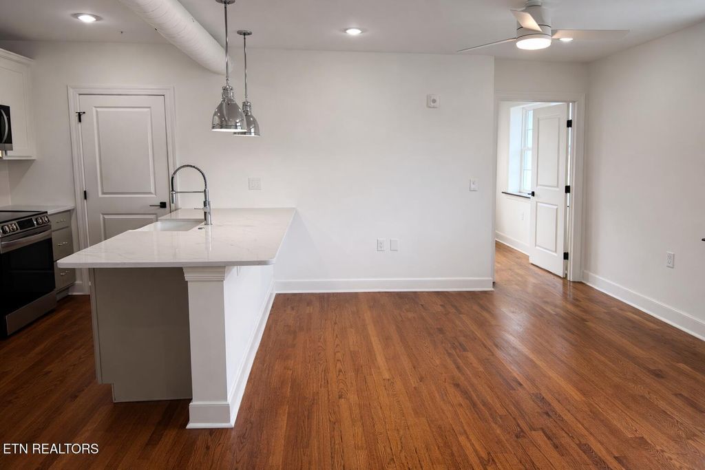 Photo of 2724 E Magnolia Ave #302, Knoxville, TN 37914 (MLS # 1333497)