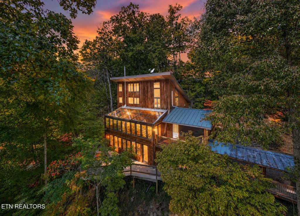 Photo of 3502 Lillie Blvd, Sevierville, TN 37876 (MLS # 1357134)