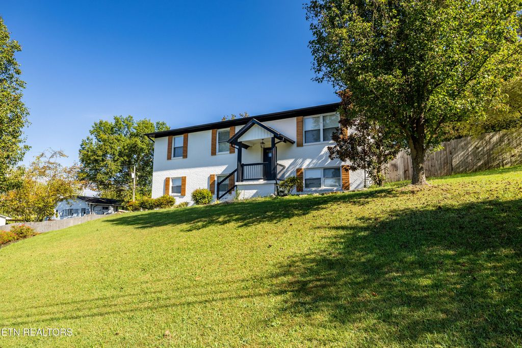 Photo of 1300 Whittbier Drive, Knoxville, TN 37932 (MLS # 1318324)