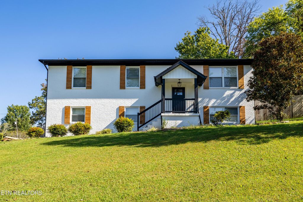 Photo of 1300 Whittbier Drive, Knoxville, TN 37932 (MLS # 1318324)