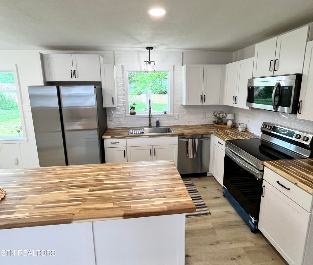 Photo of 157 Louisiana Ave, Oak Ridge, TN 37830 (MLS # 1345660)