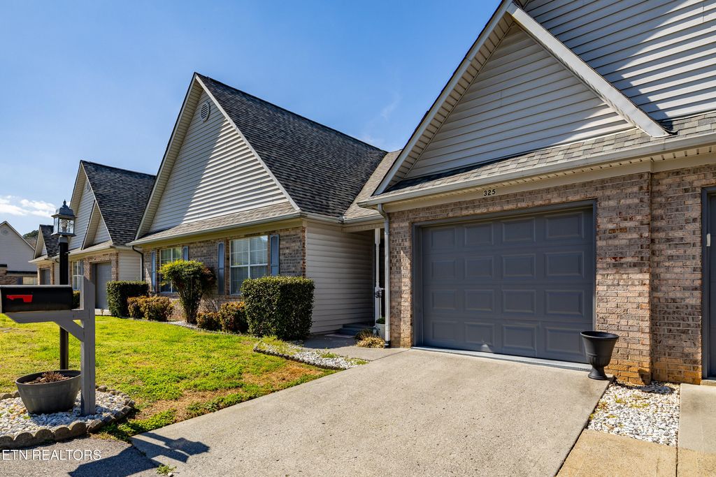 Photo of 325 Pinewood Drive, Loudon, TN 37774 (MLS # 1334364)