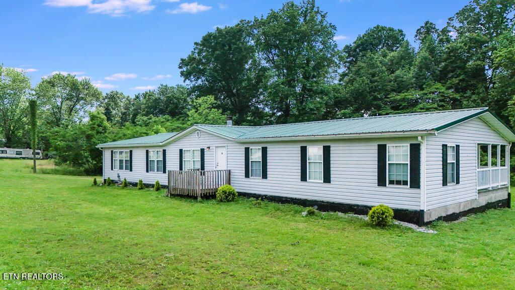 Photo of 3231 Lake City Hwy, Rocky Top, TN 37769 (MLS # 1302134)