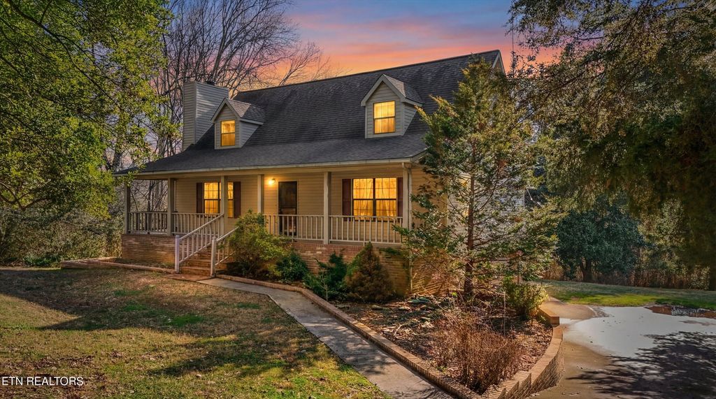 Photo of 1606 Sunrise Drive, Maryville, TN 37803 (MLS # 1330200)