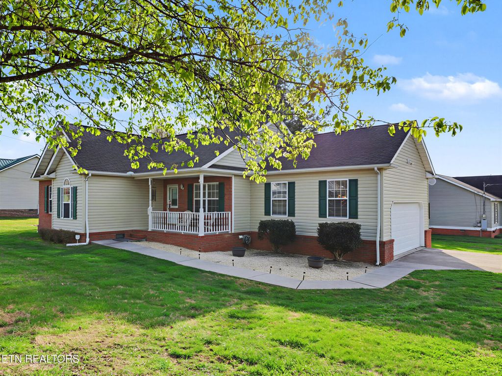 Photo of 225 Acorn Drive, Plainview, TN 37721 (MLS # 1333610)