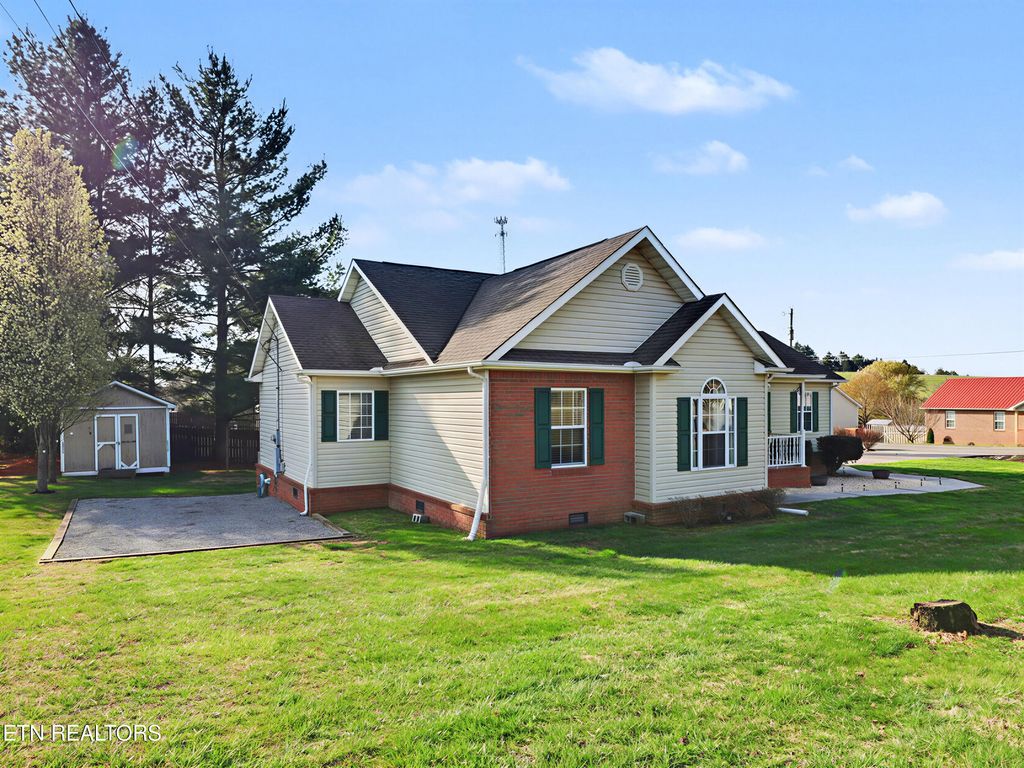 Photo of 225 Acorn Drive, Plainview, TN 37721 (MLS # 1333610)